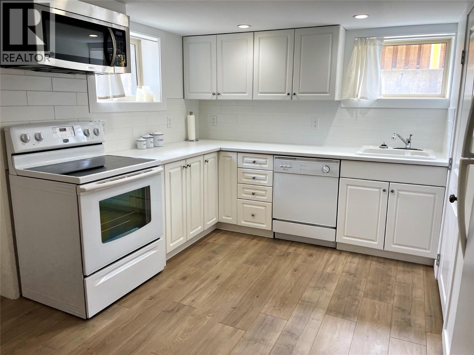 13017 Rosedale Avenue, Summerland
