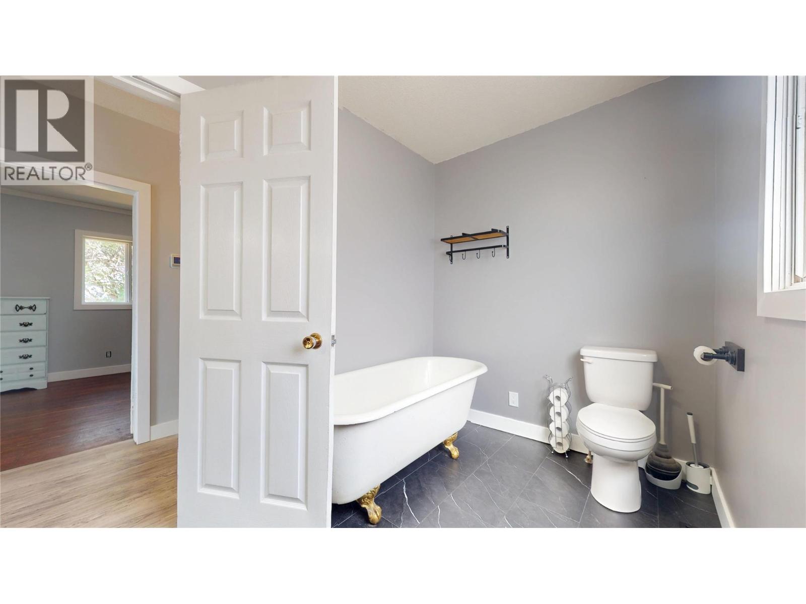 315 Kootenay Street N - 14