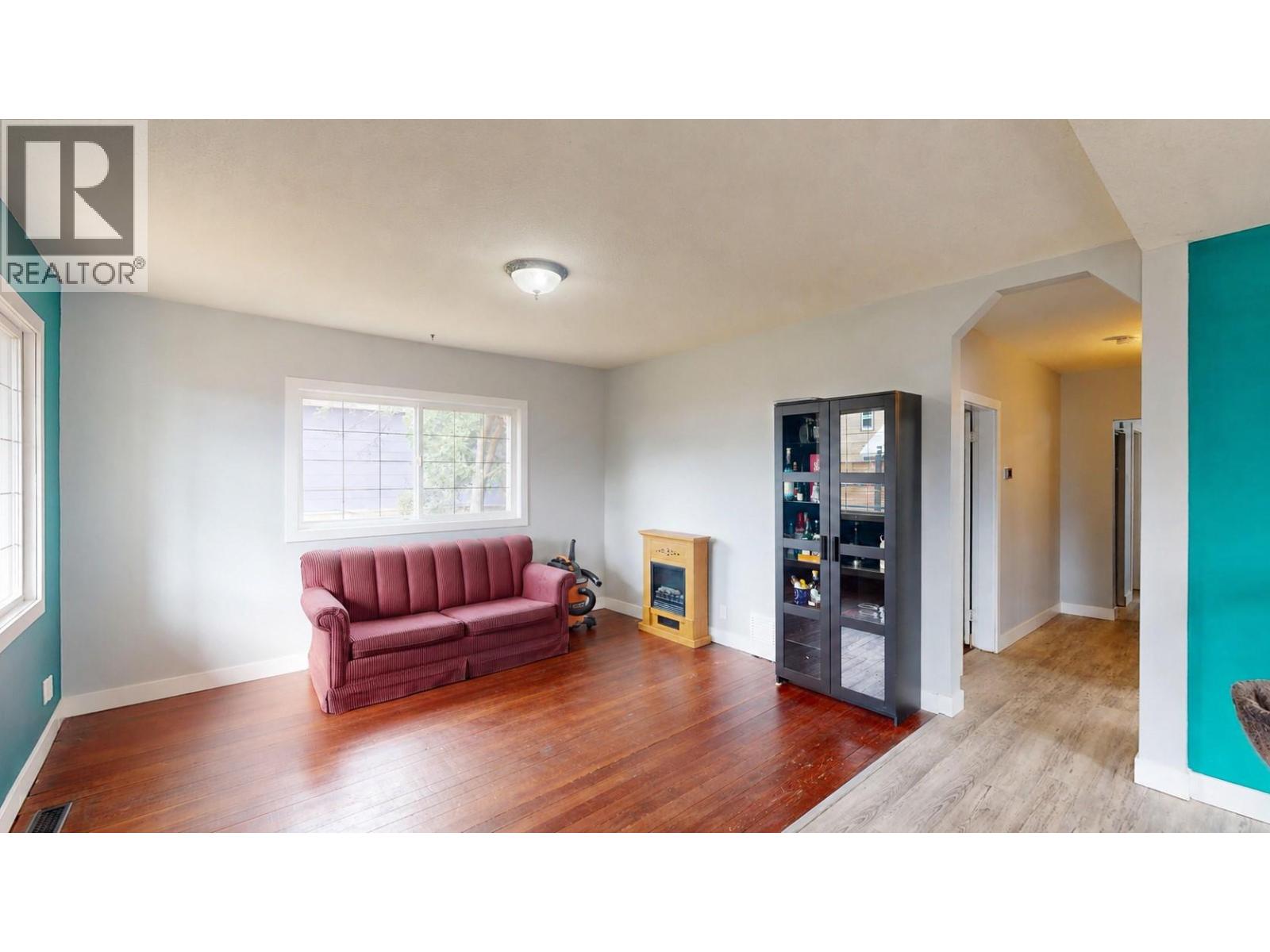 315 Kootenay Street N - 2