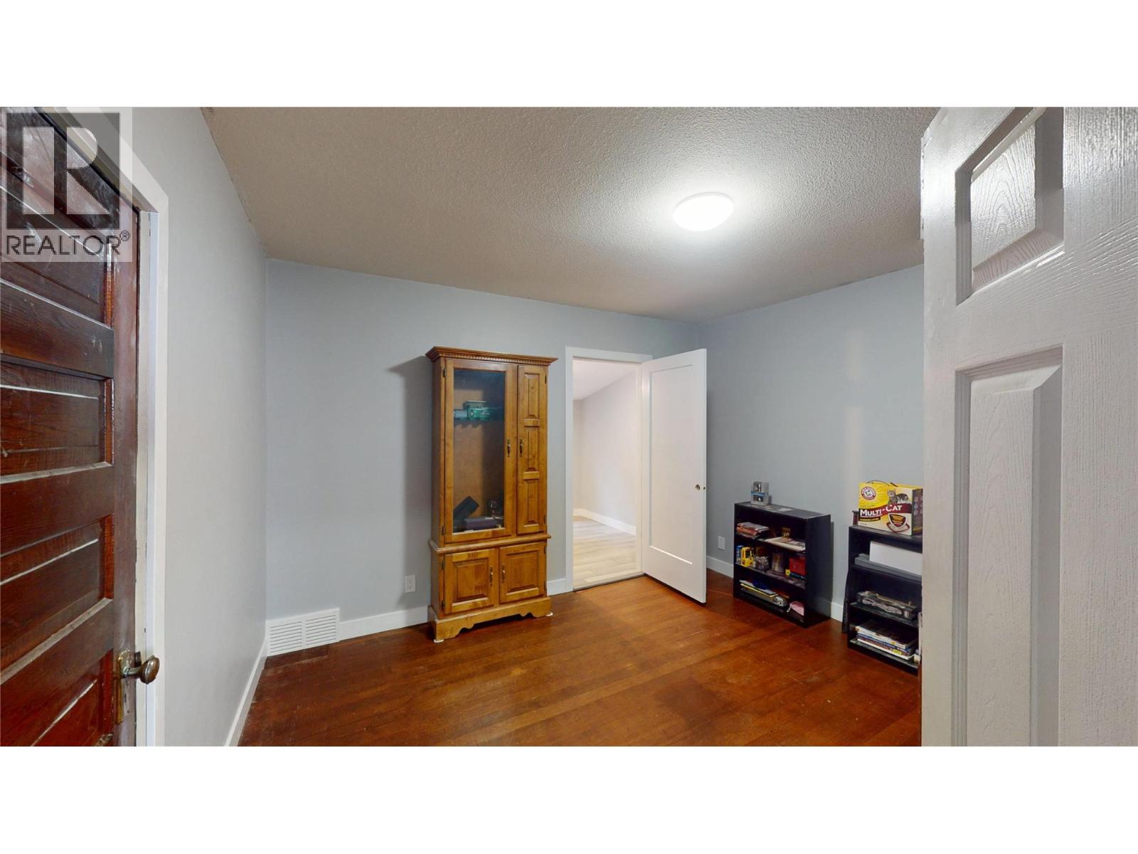 315 Kootenay Street N - 7