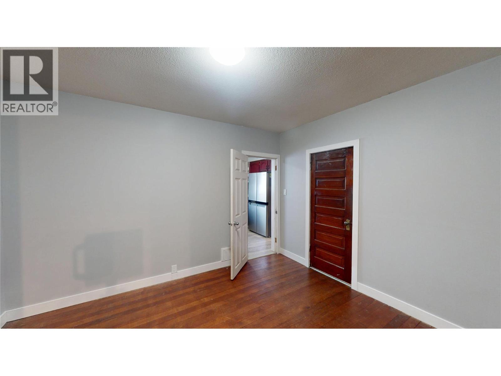 315 Kootenay Street N - 8