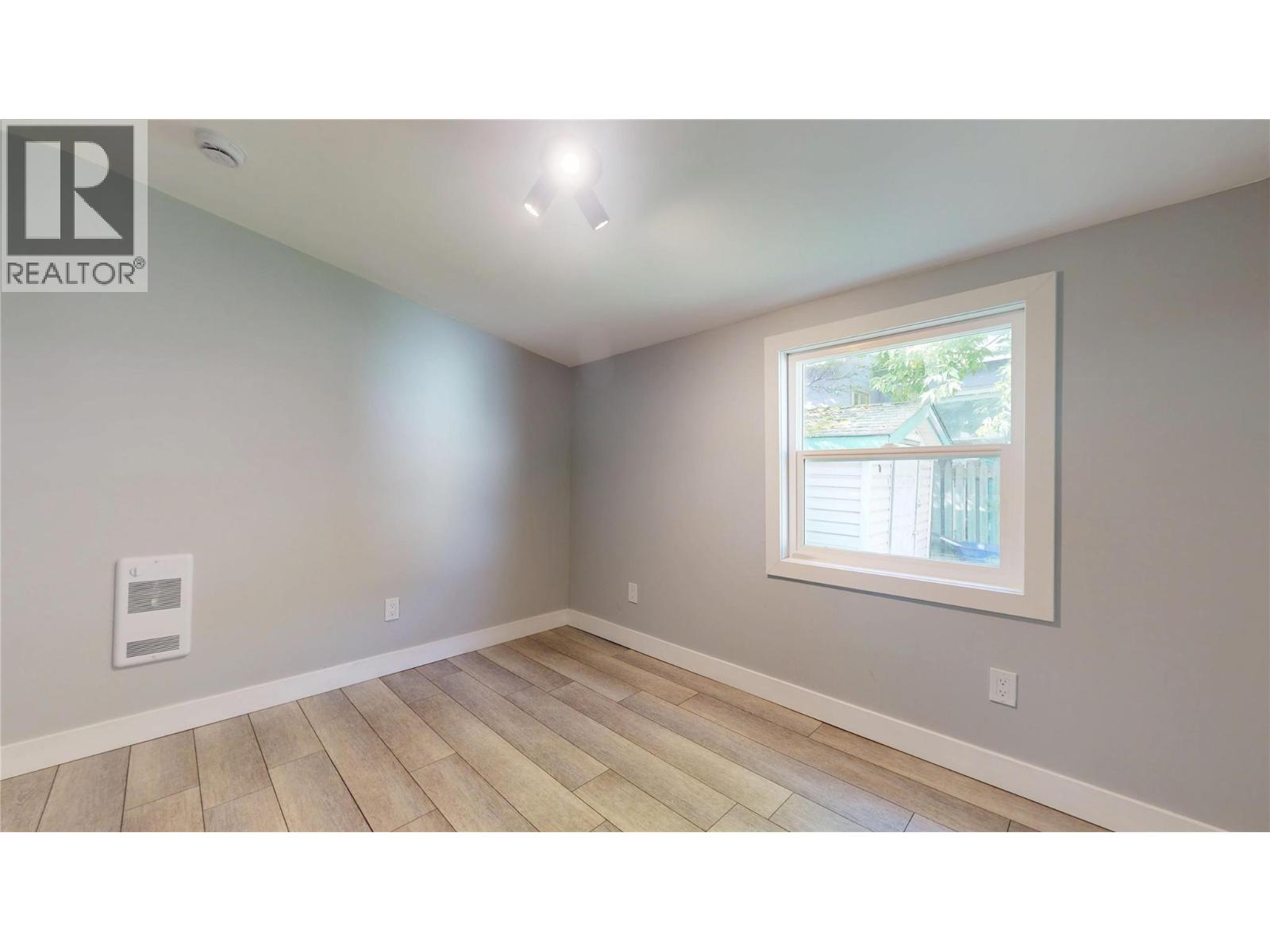 315 Kootenay Street N - 9