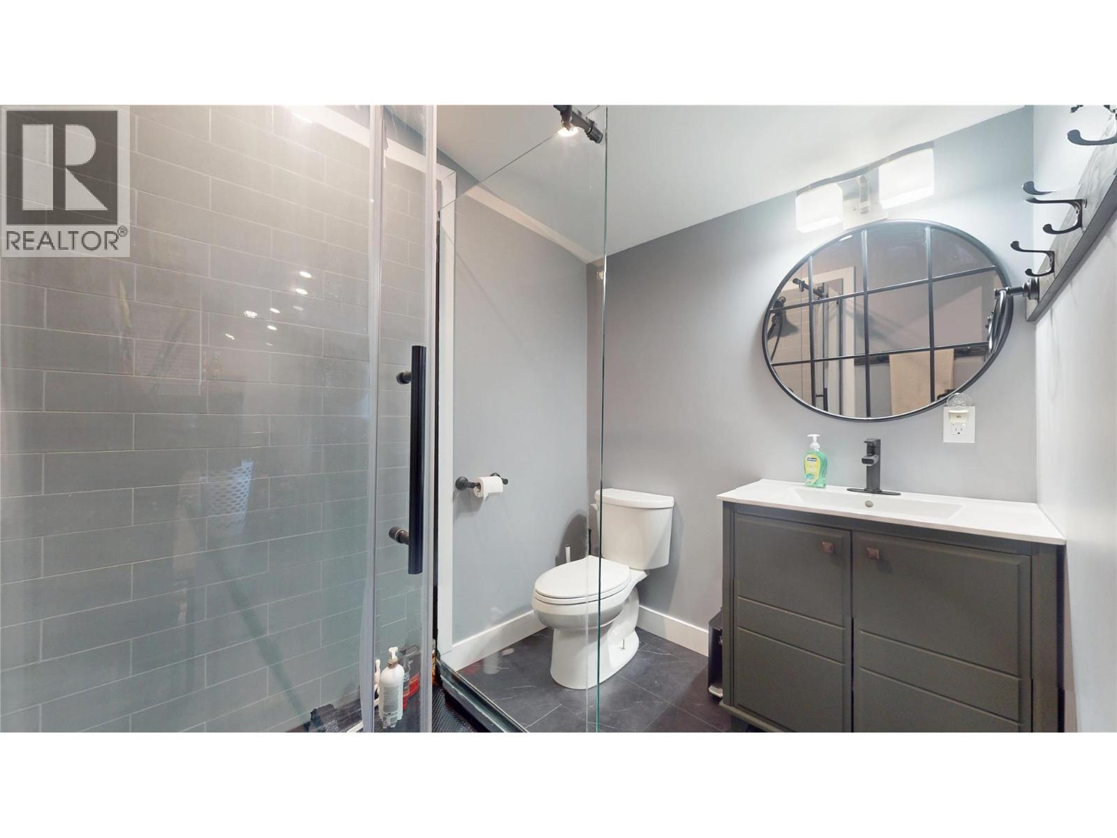315 Kootenay Street N - 17