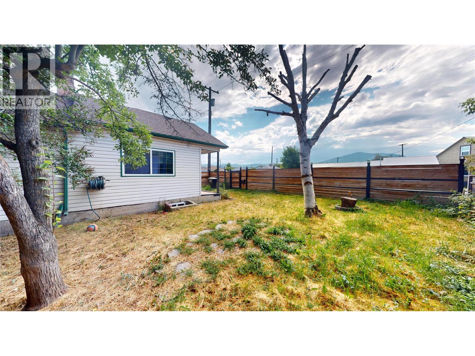 315 Kootenay Street N - 25