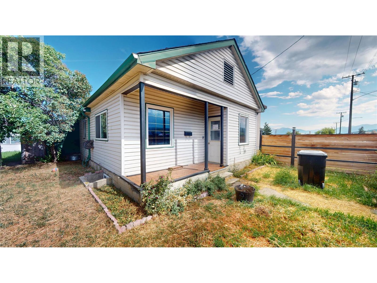 315 Kootenay Street N - 1