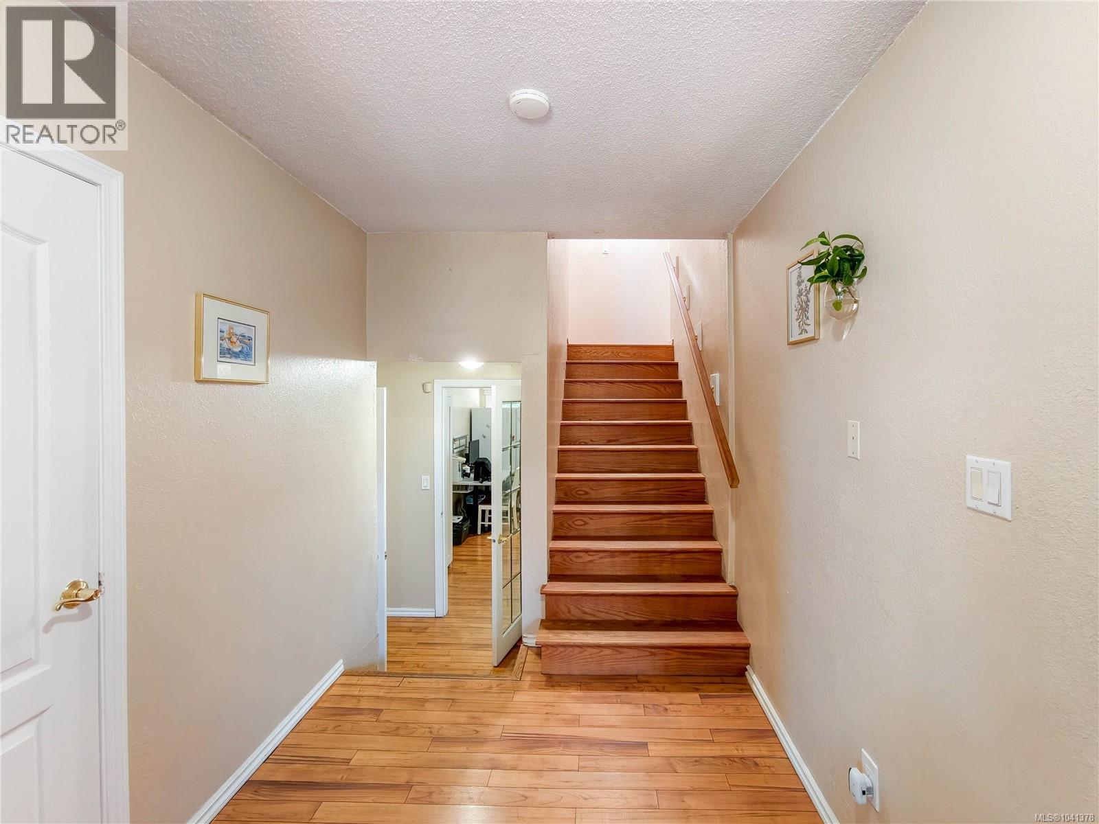 #8 3060 Harriet Rd - 16