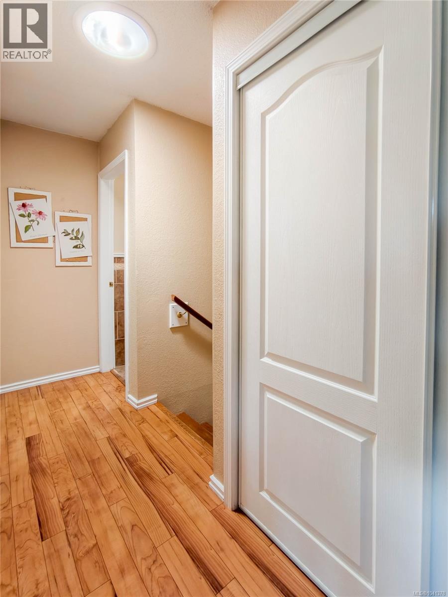 #8 3060 Harriet Rd - 17