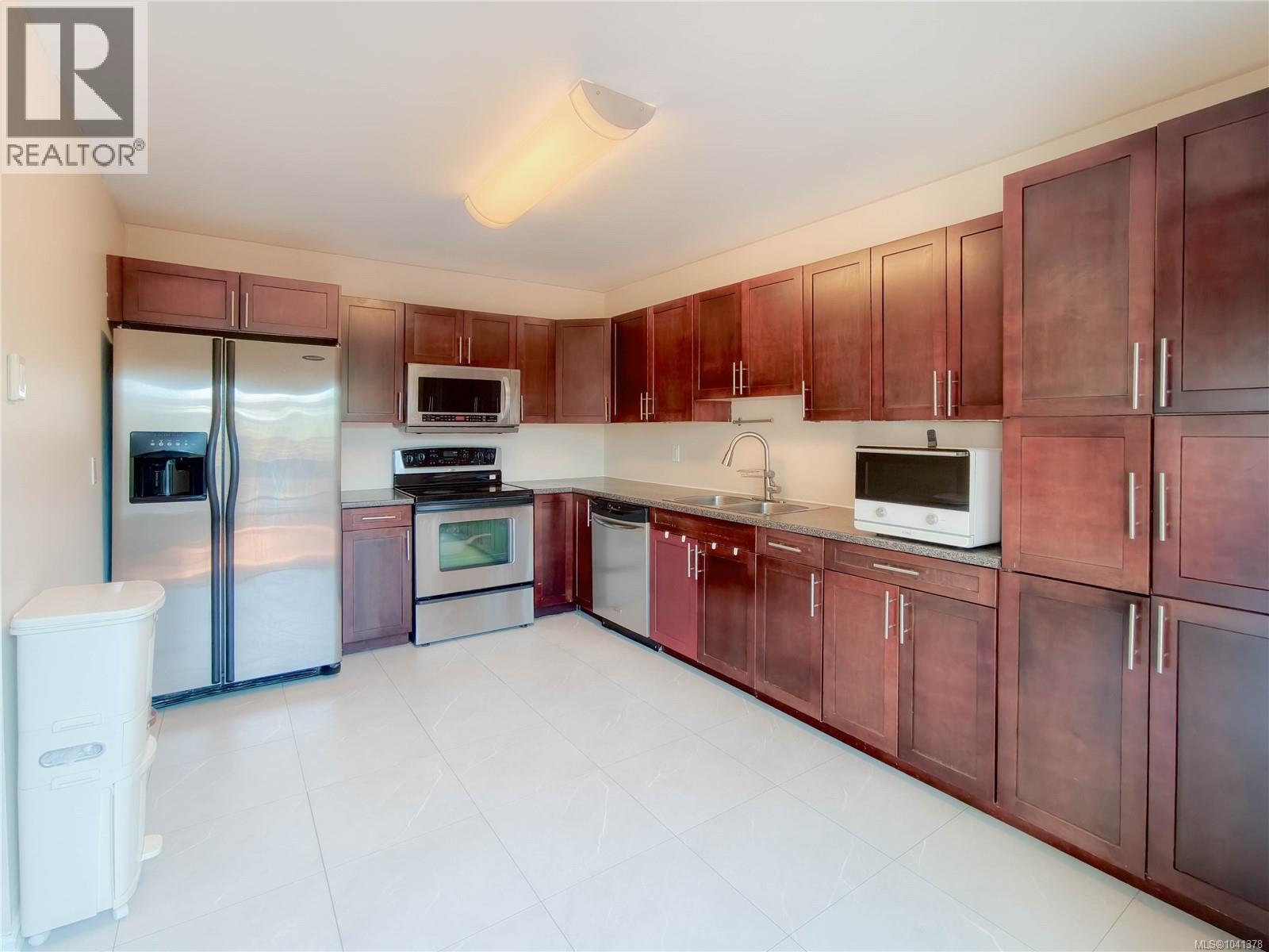 #8 3060 Harriet Rd - 2