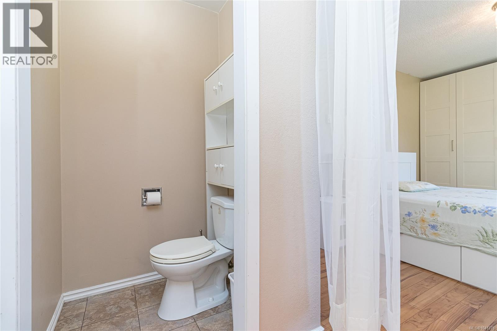 #8 3060 Harriet Rd - 23