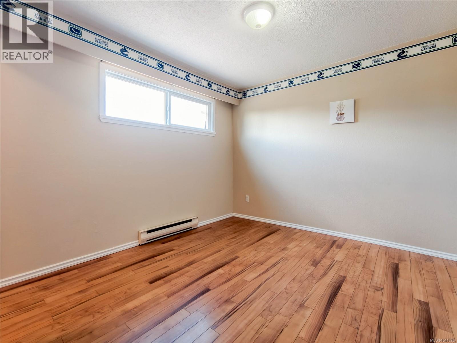 #8 3060 Harriet Rd - 24