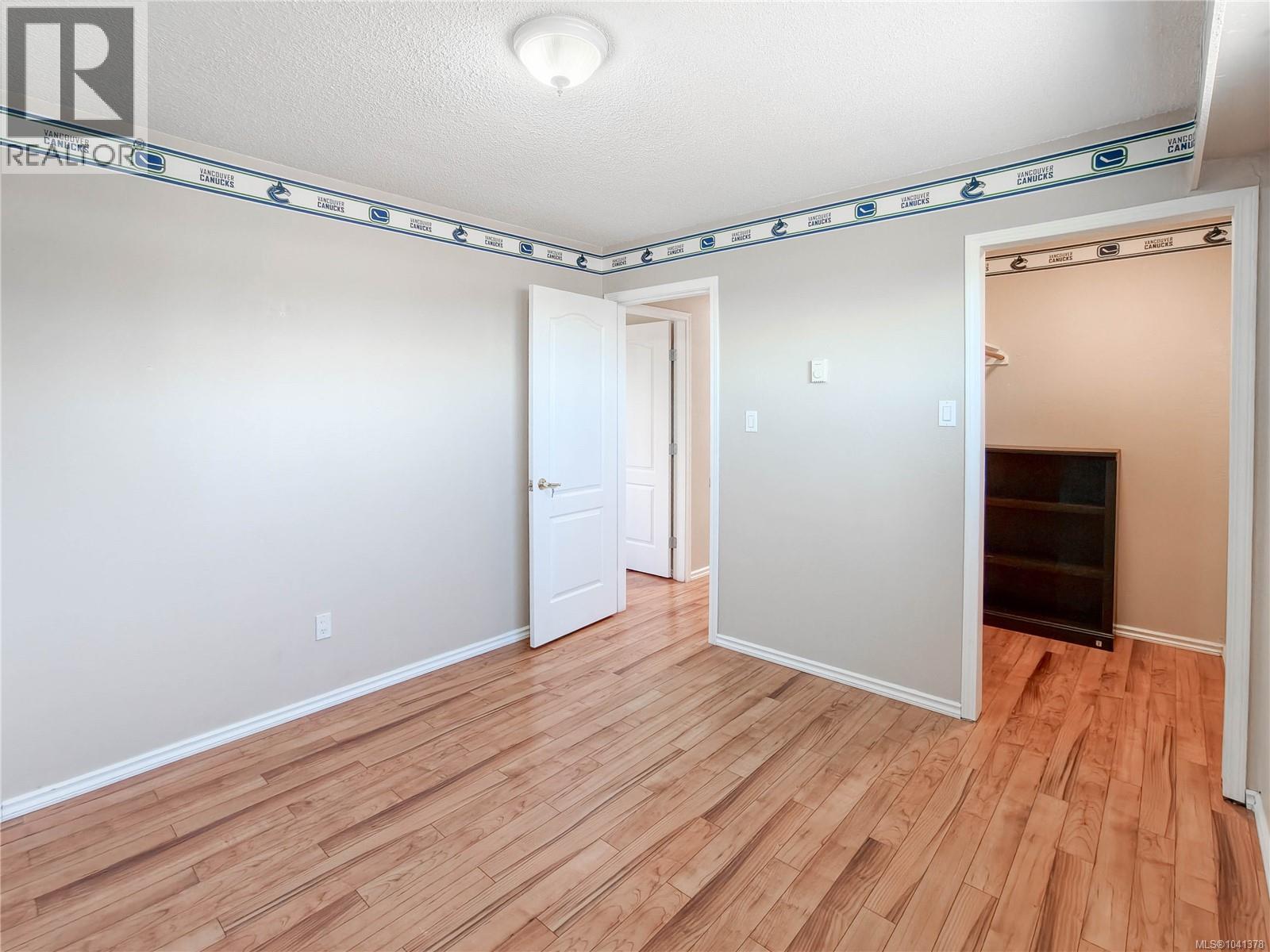 #8 3060 Harriet Rd - 25