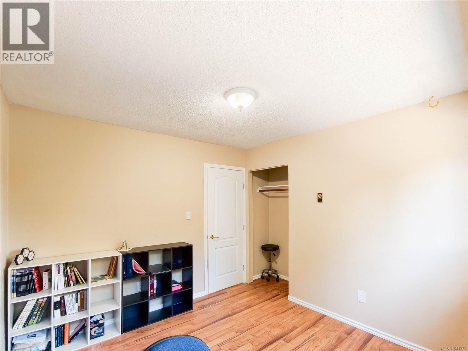 #8 3060 Harriet Rd - 27