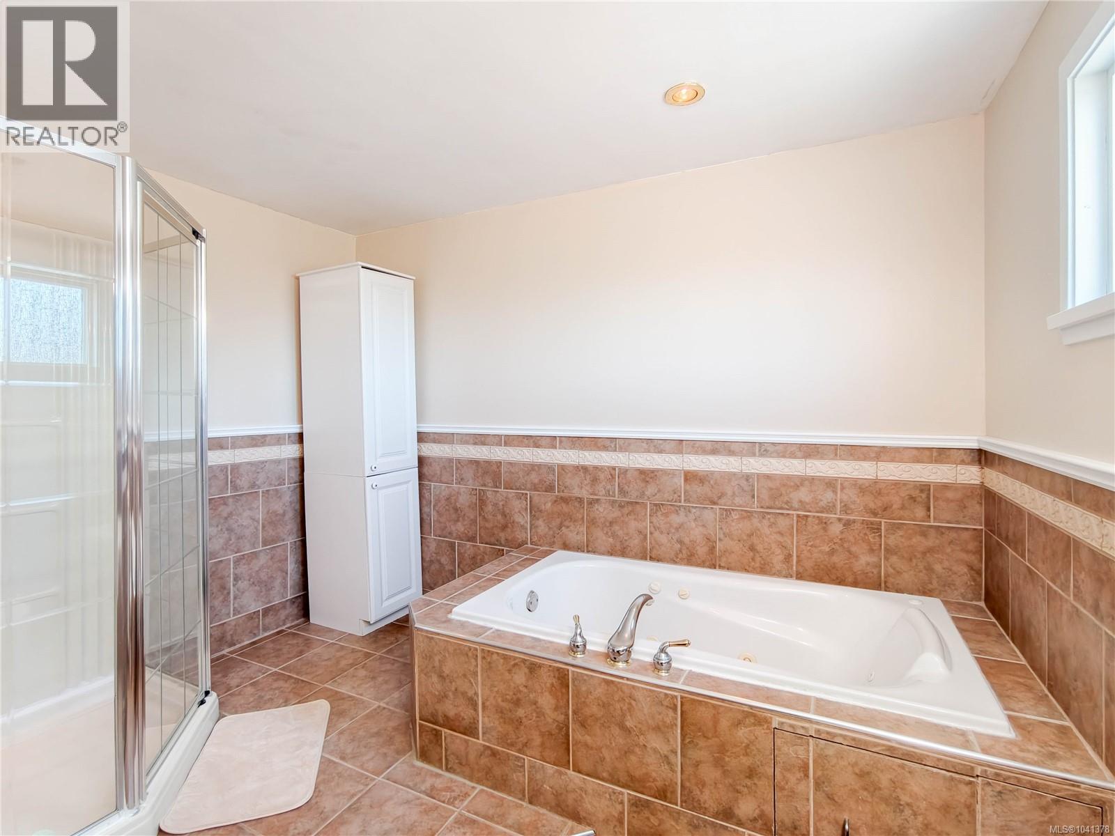 #8 3060 Harriet Rd - 28