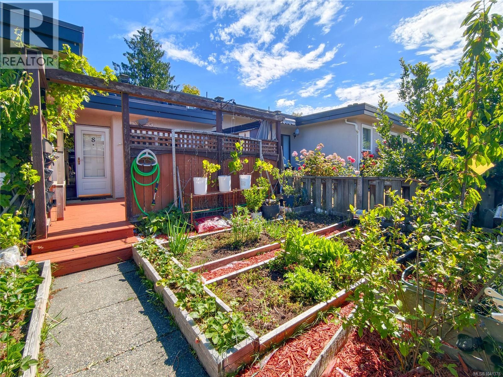 #8 3060 Harriet Rd - 32
