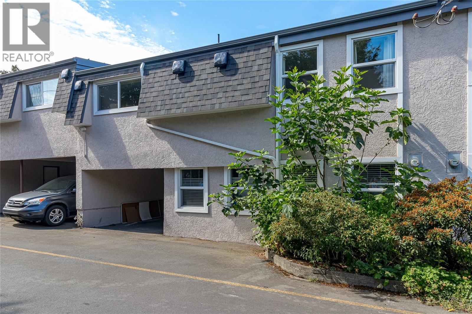 #8 3060 Harriet Rd - 35