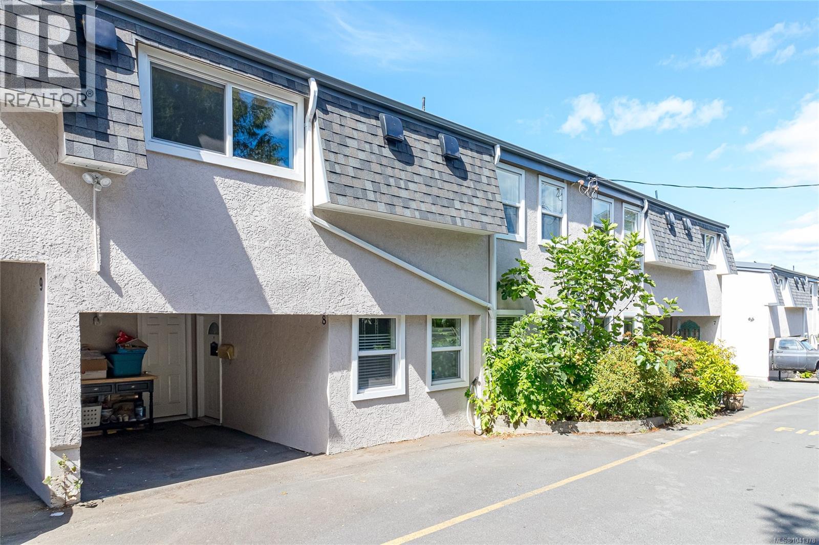 #8 3060 Harriet Rd - 36