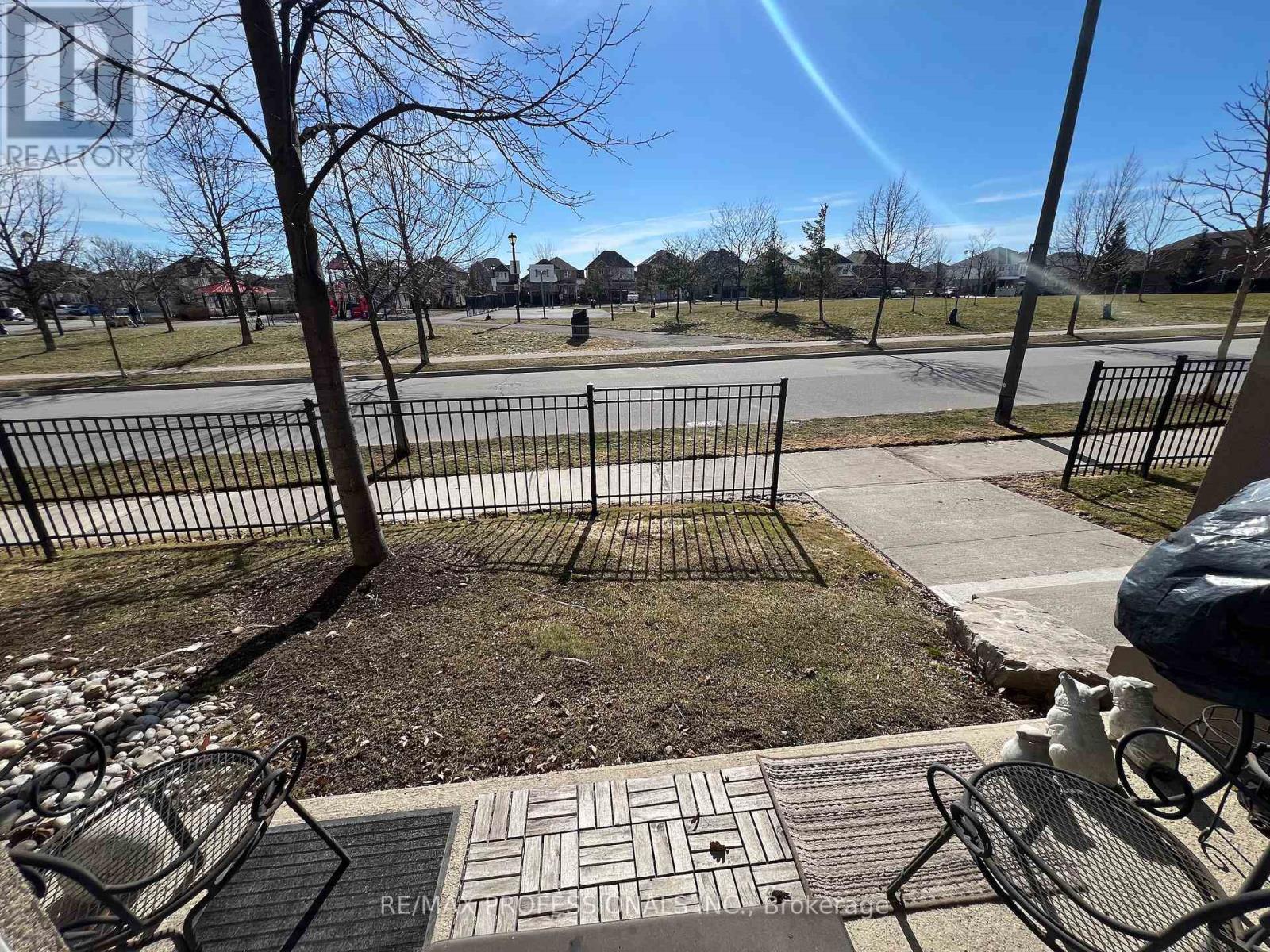 #107 1390 MAIN STREET E - 27