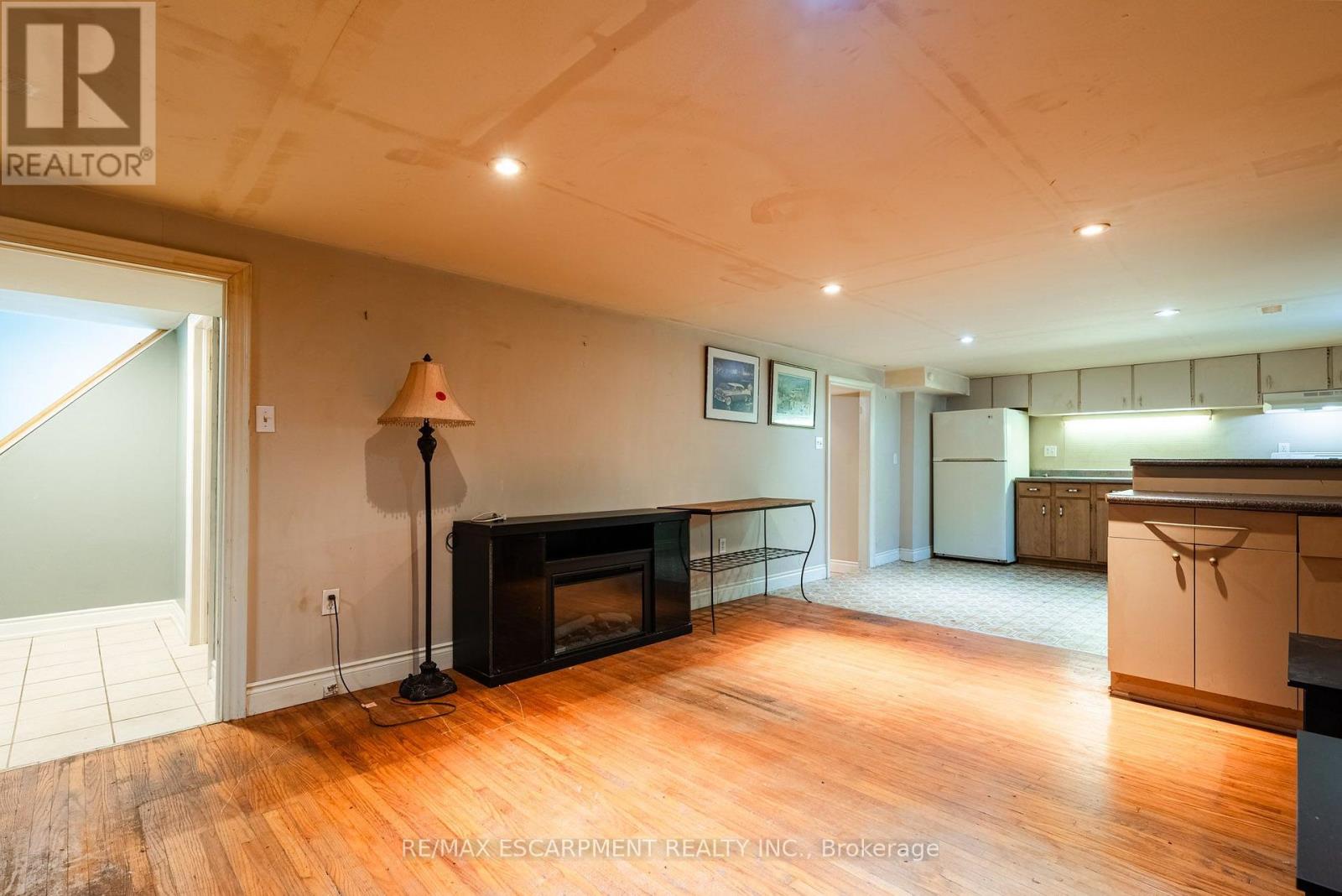 1315 ROSEMARY CRESCENT - Image 19