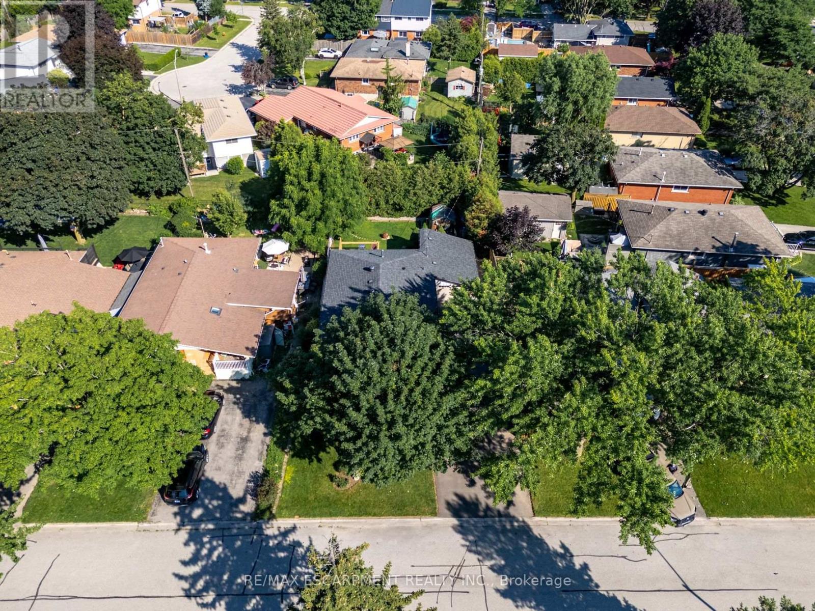 1315 ROSEMARY CRESCENT - Image 33