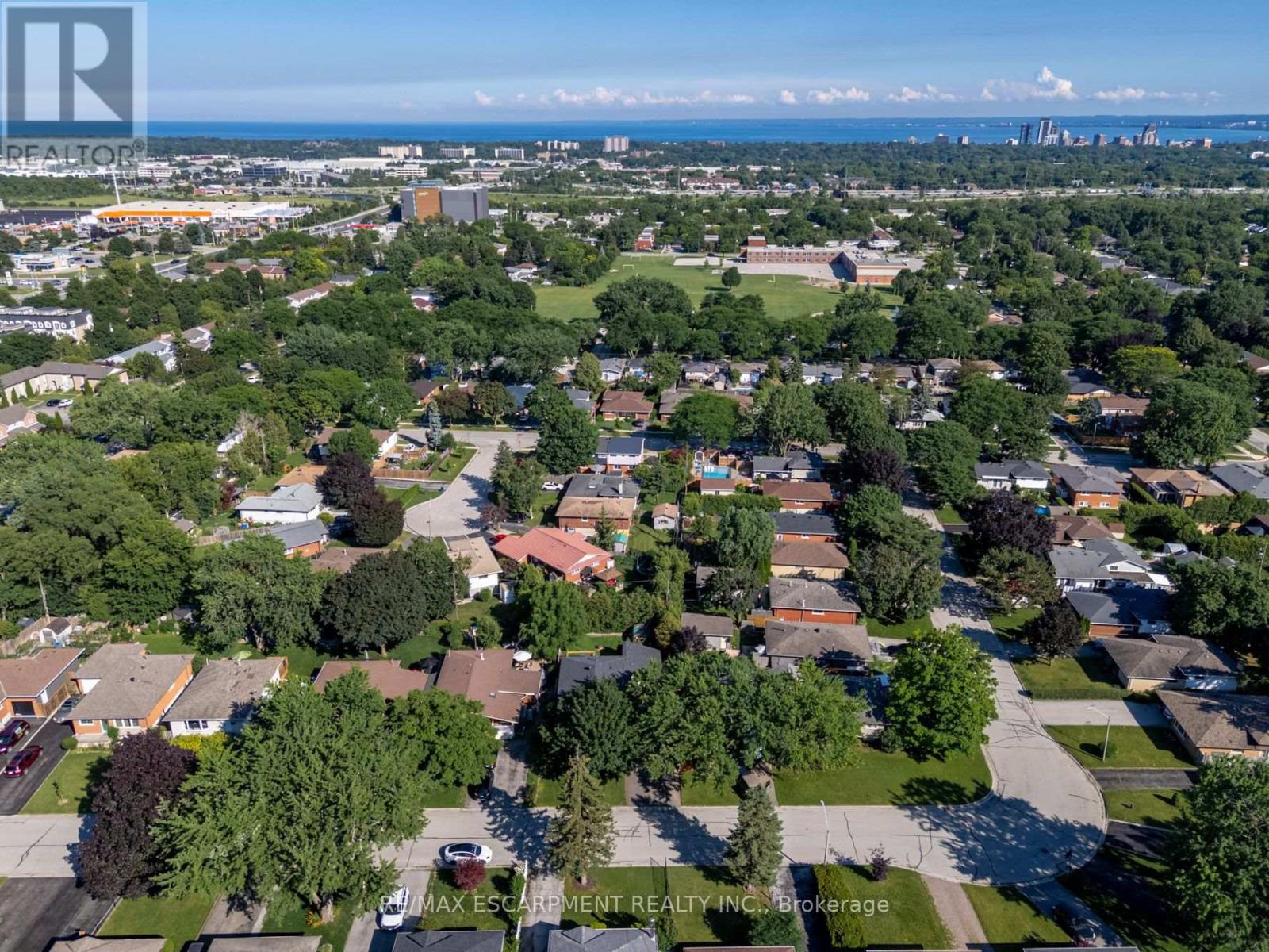 1315 ROSEMARY CRESCENT - 37