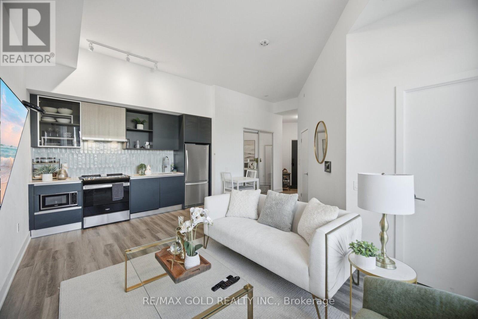 #243 395 DUNDAS STREET W - 11