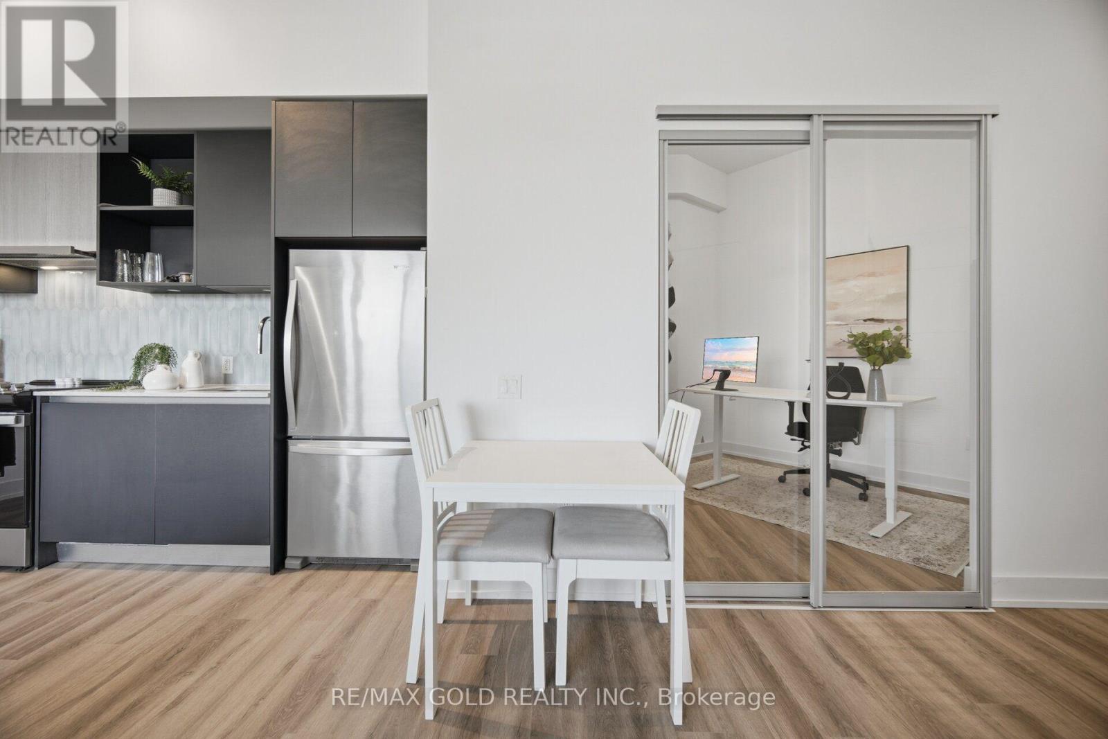 #243 395 DUNDAS STREET W - 15