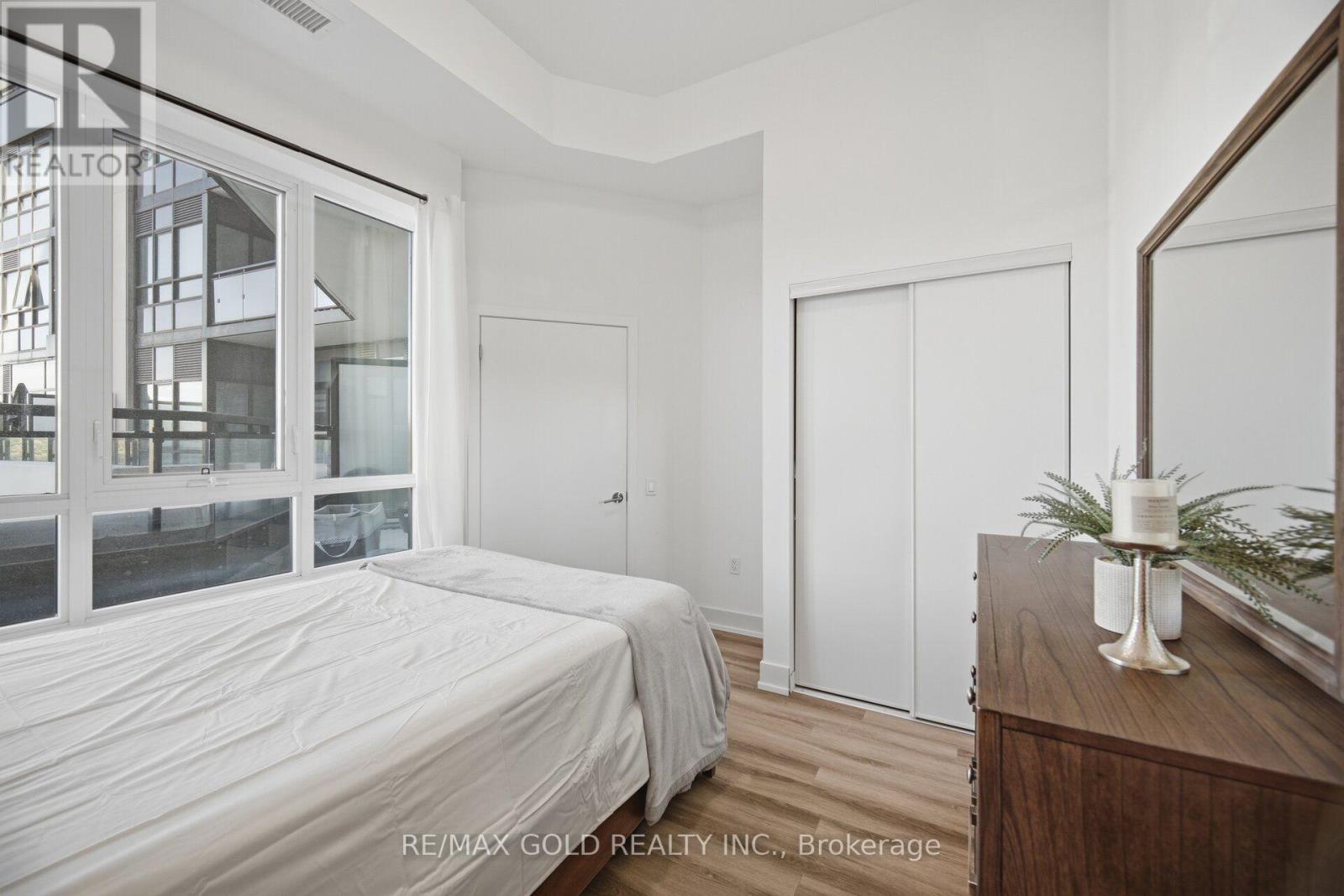 #243 395 DUNDAS STREET W - 19