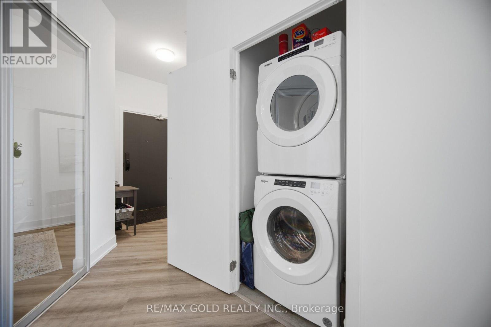 #243 395 DUNDAS STREET W - 23