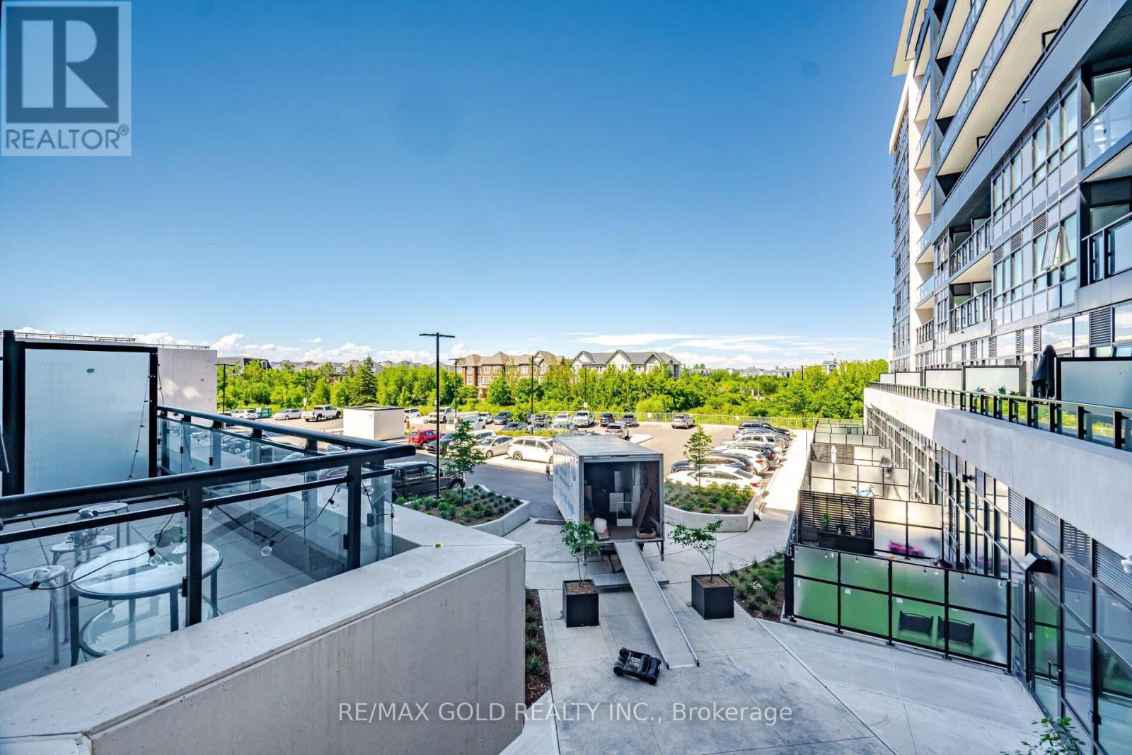 #243 395 DUNDAS STREET W - 28
