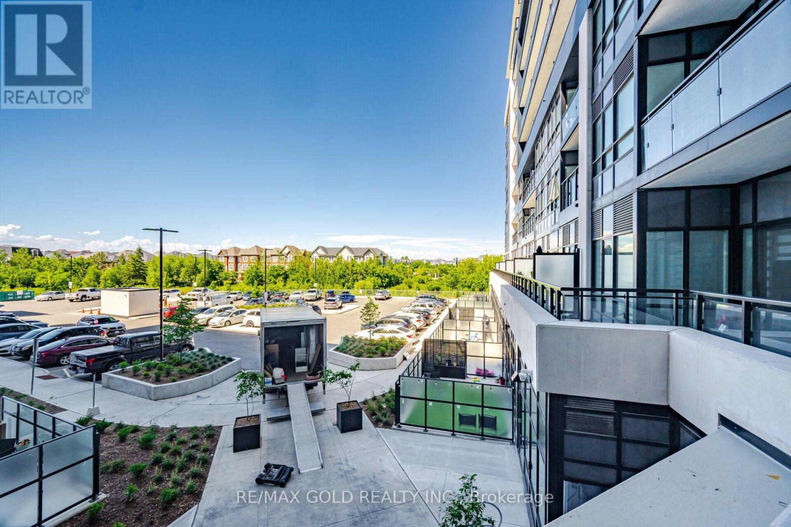 #243 395 DUNDAS STREET W - 29