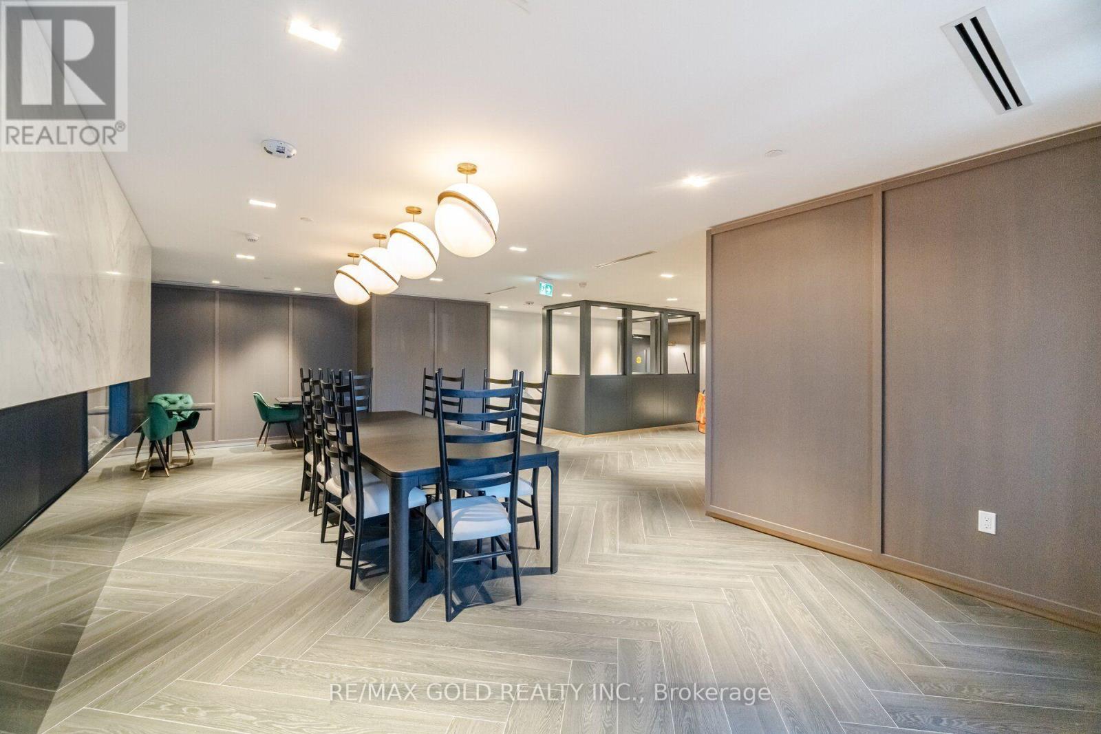 #243 395 DUNDAS STREET W - 39