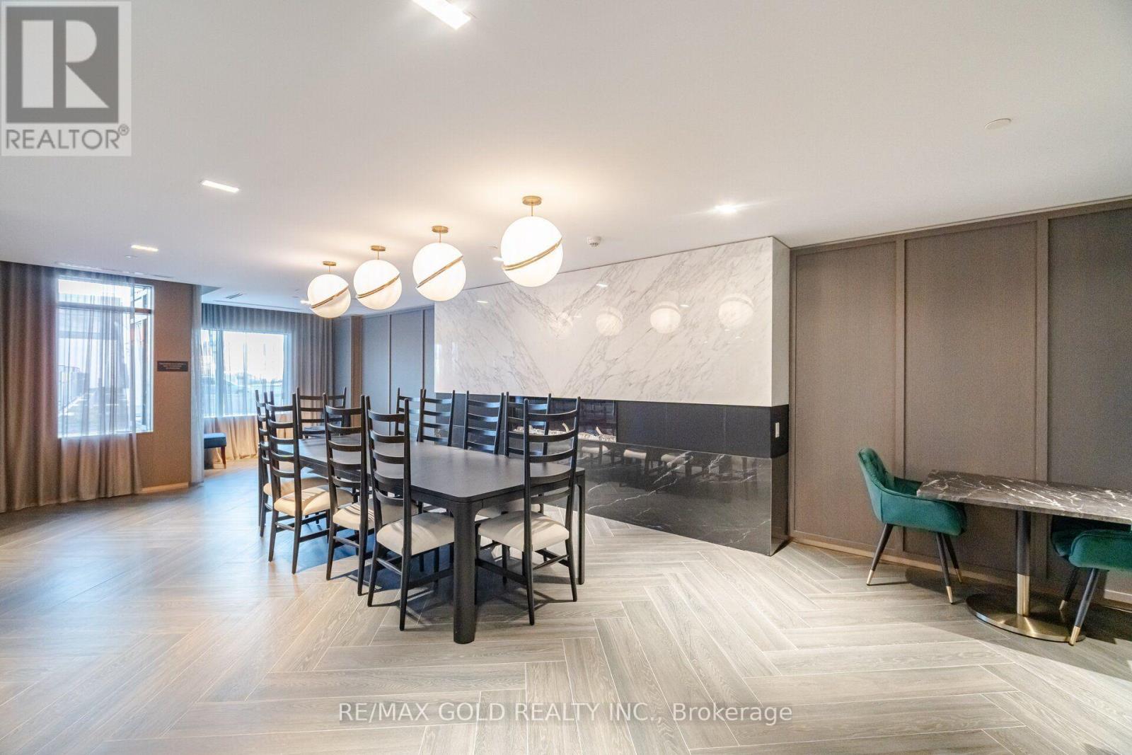 #243 395 DUNDAS STREET W - 40