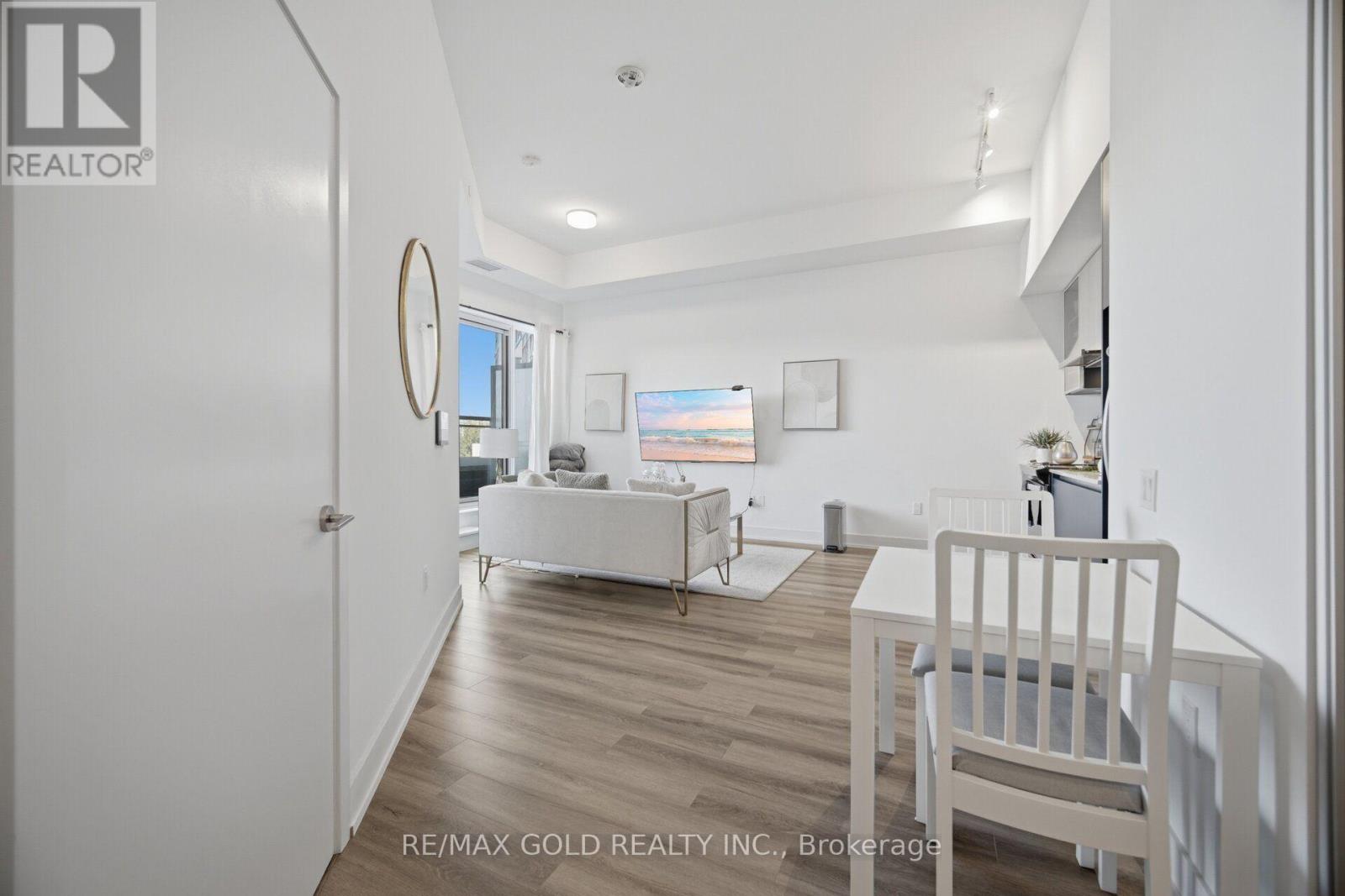 #243 395 DUNDAS STREET W - 7