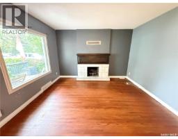 Den - 431 Qu'appelle Street, Weyburn, SK S4H0R3 Photo 9