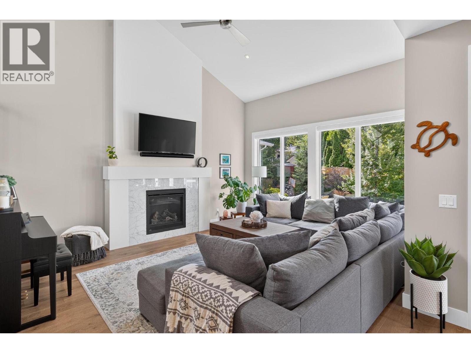 4649 Raymer Road - 16