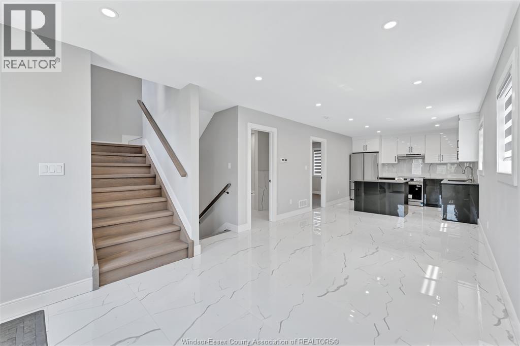 1156 WELLINGTON - 10
