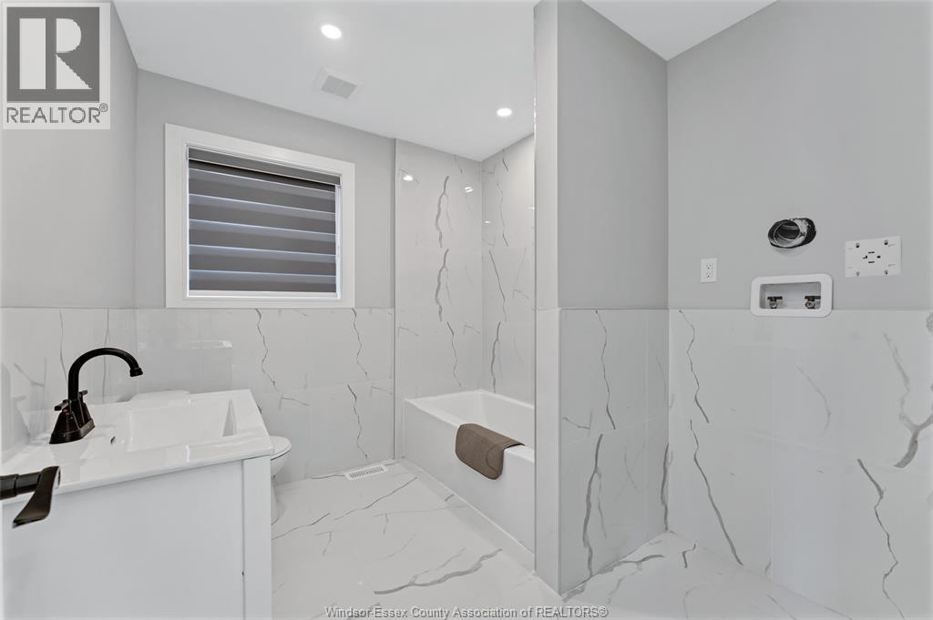 1156 WELLINGTON - 16