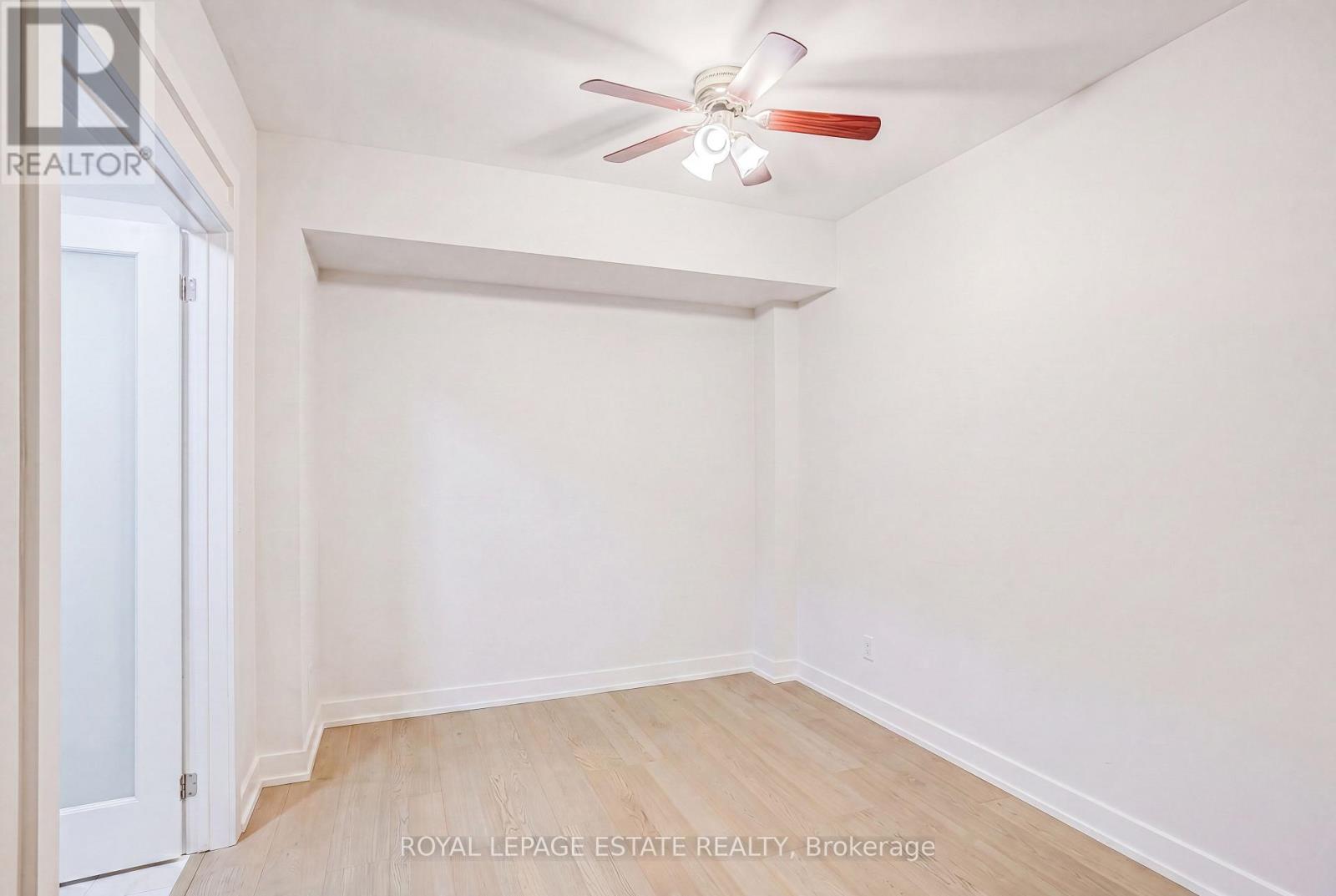 #32 140 BROADVIEW AVENUE - 17