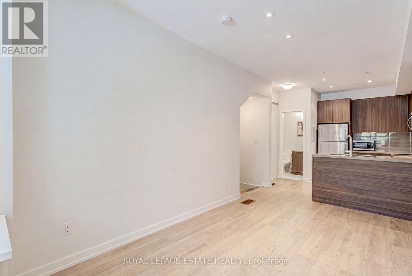 #32 140 BROADVIEW AVENUE - 4