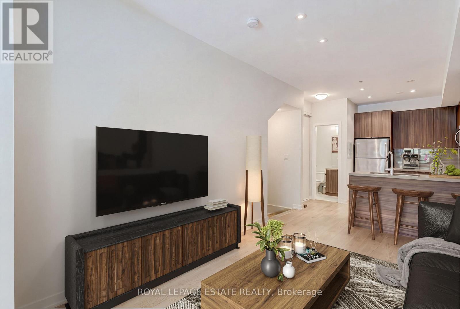 #32 140 BROADVIEW AVENUE - 3