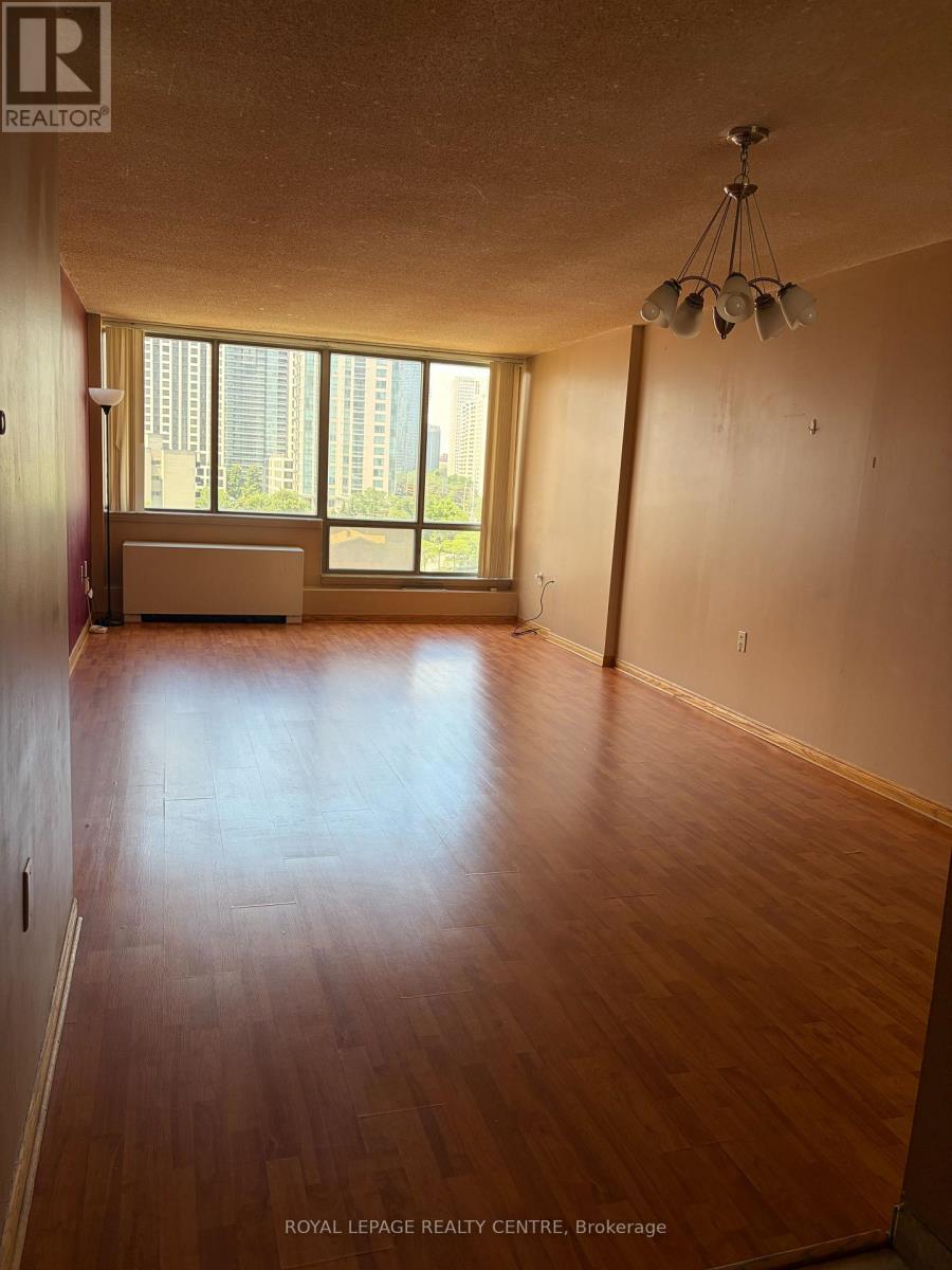 #807 25 FAIRVIEW ROAD W - 4