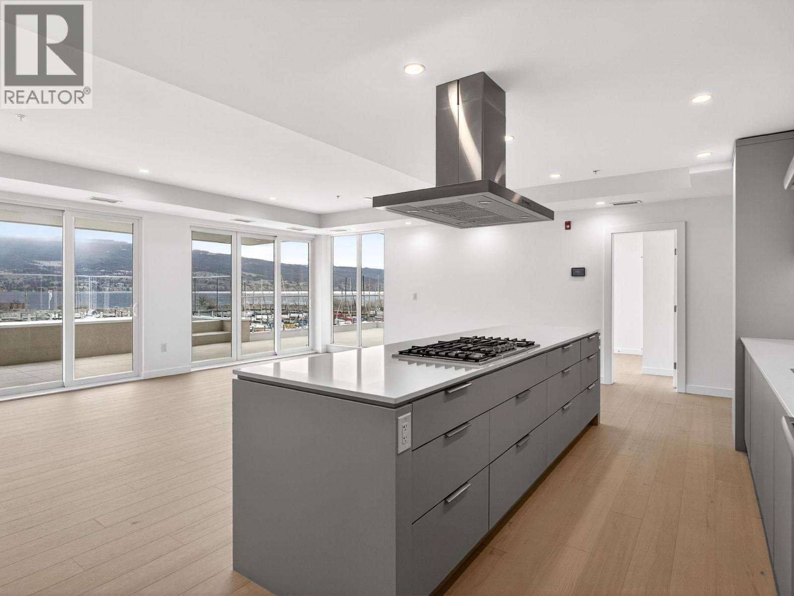 #202 13415 Lakeshore Drive S - 7