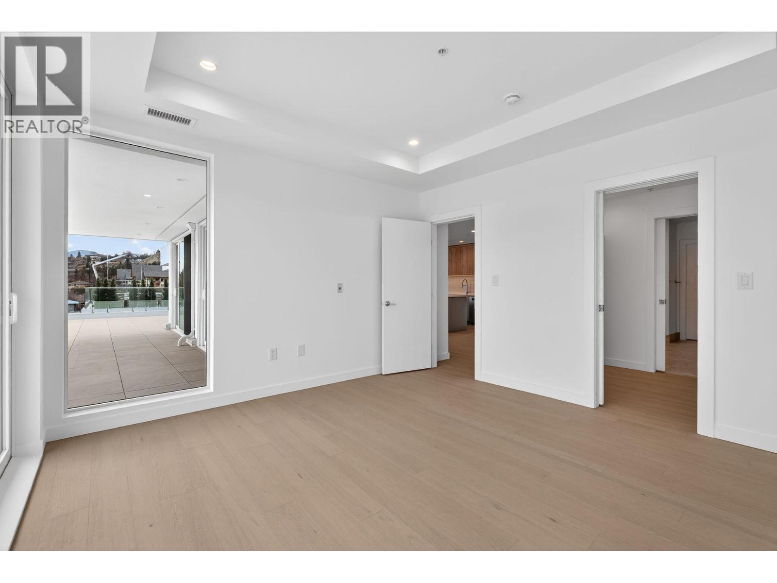 #202 13415 Lakeshore Drive S - 22