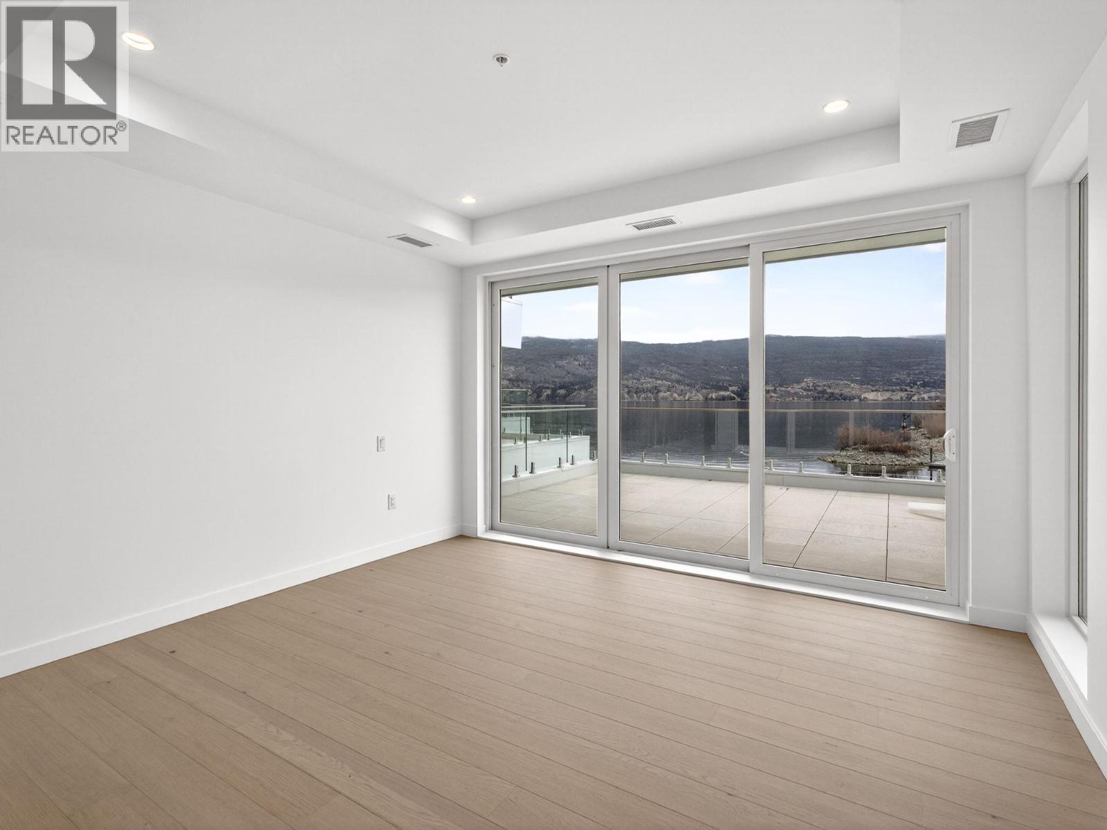 #202 13415 Lakeshore Drive S - 21