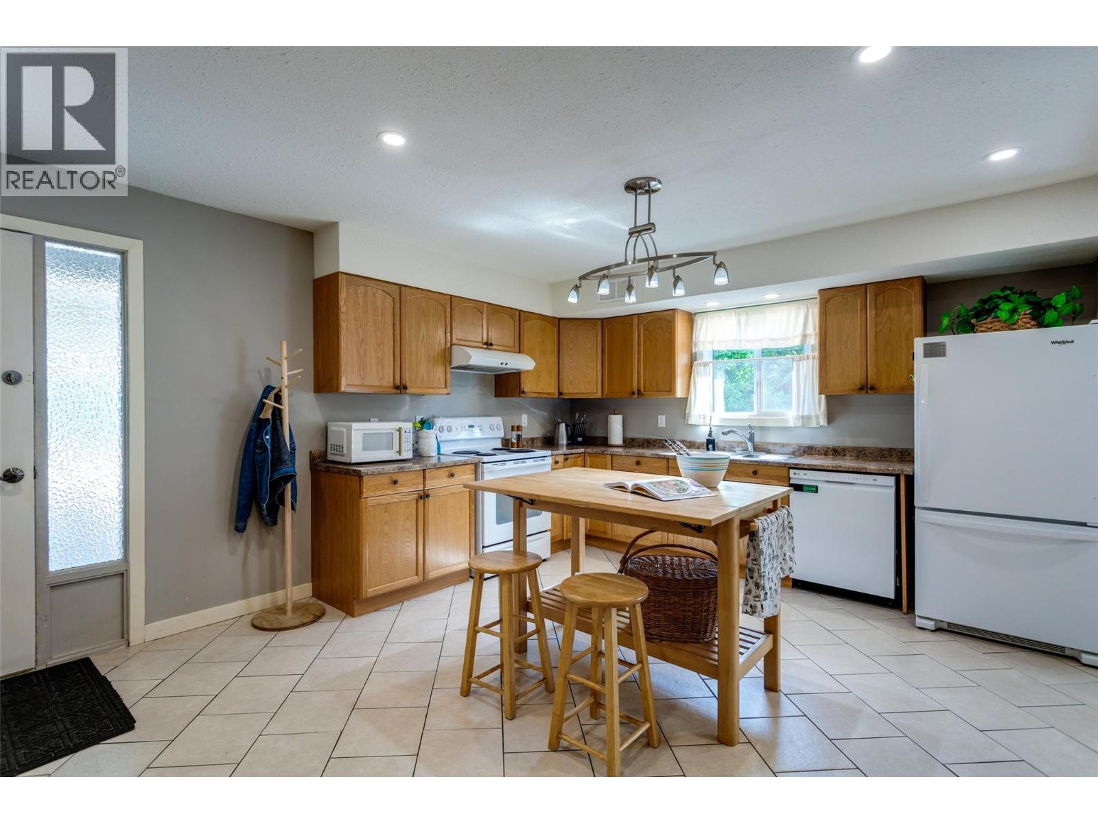 #1 500 Lester Road - 3