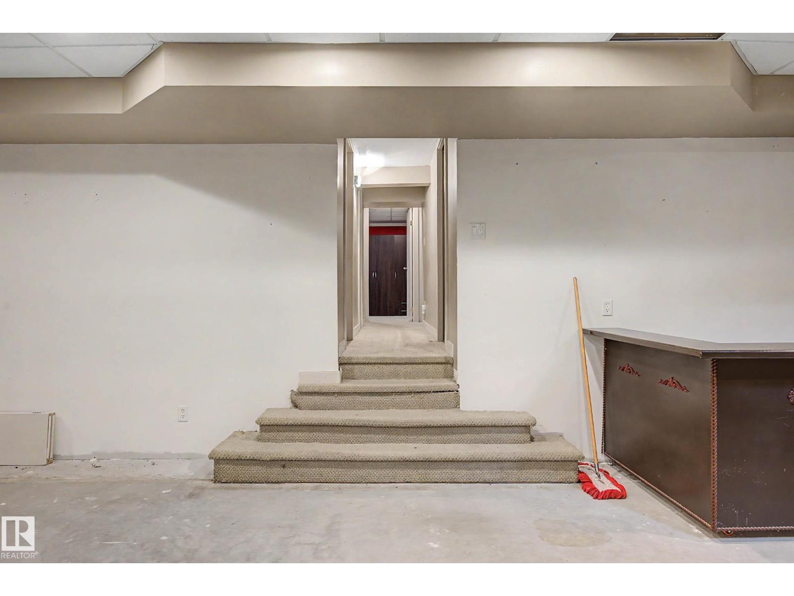 9402 153 ST NW NW - 39
