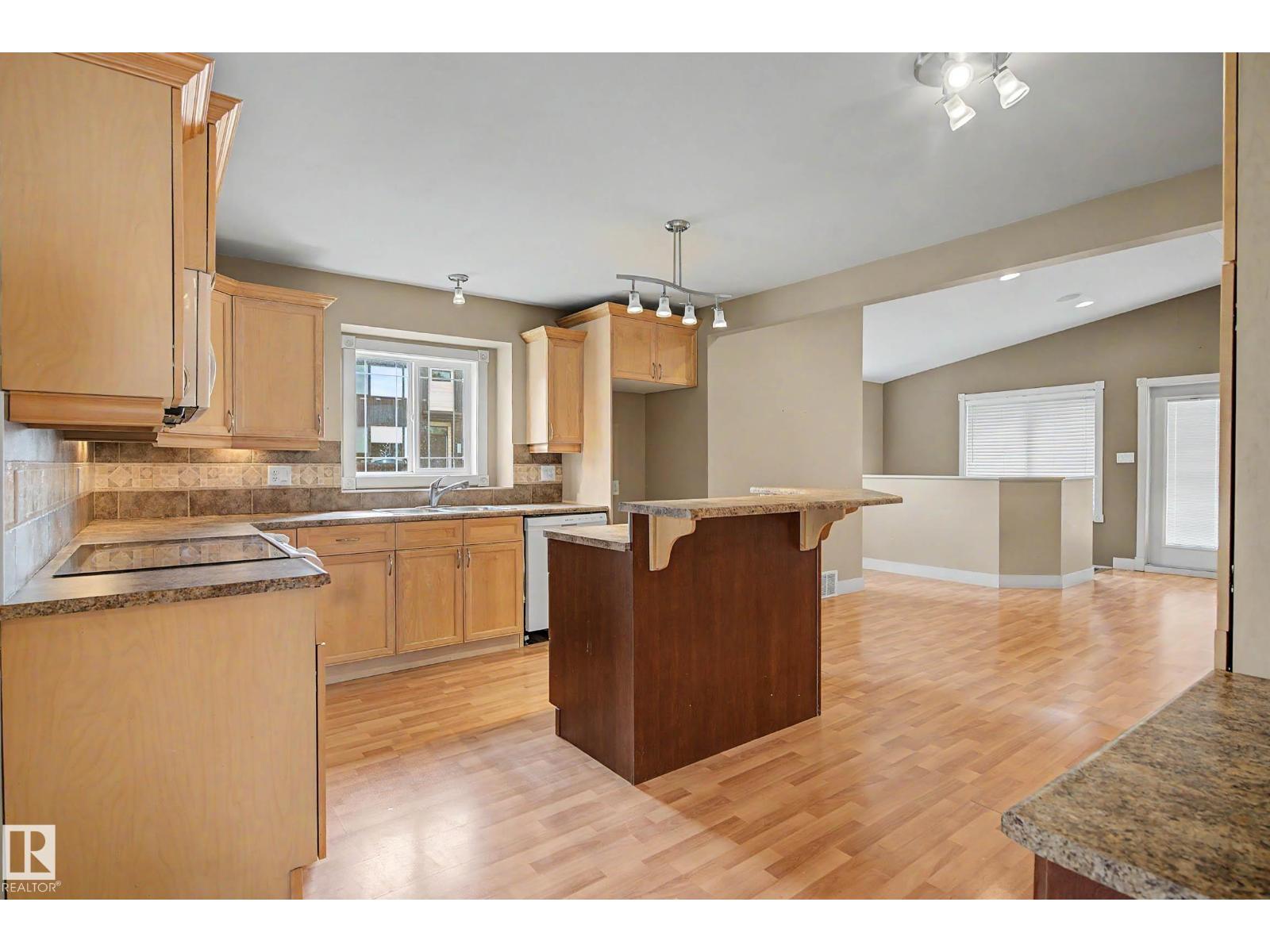 9402 153 ST NW NW - 11