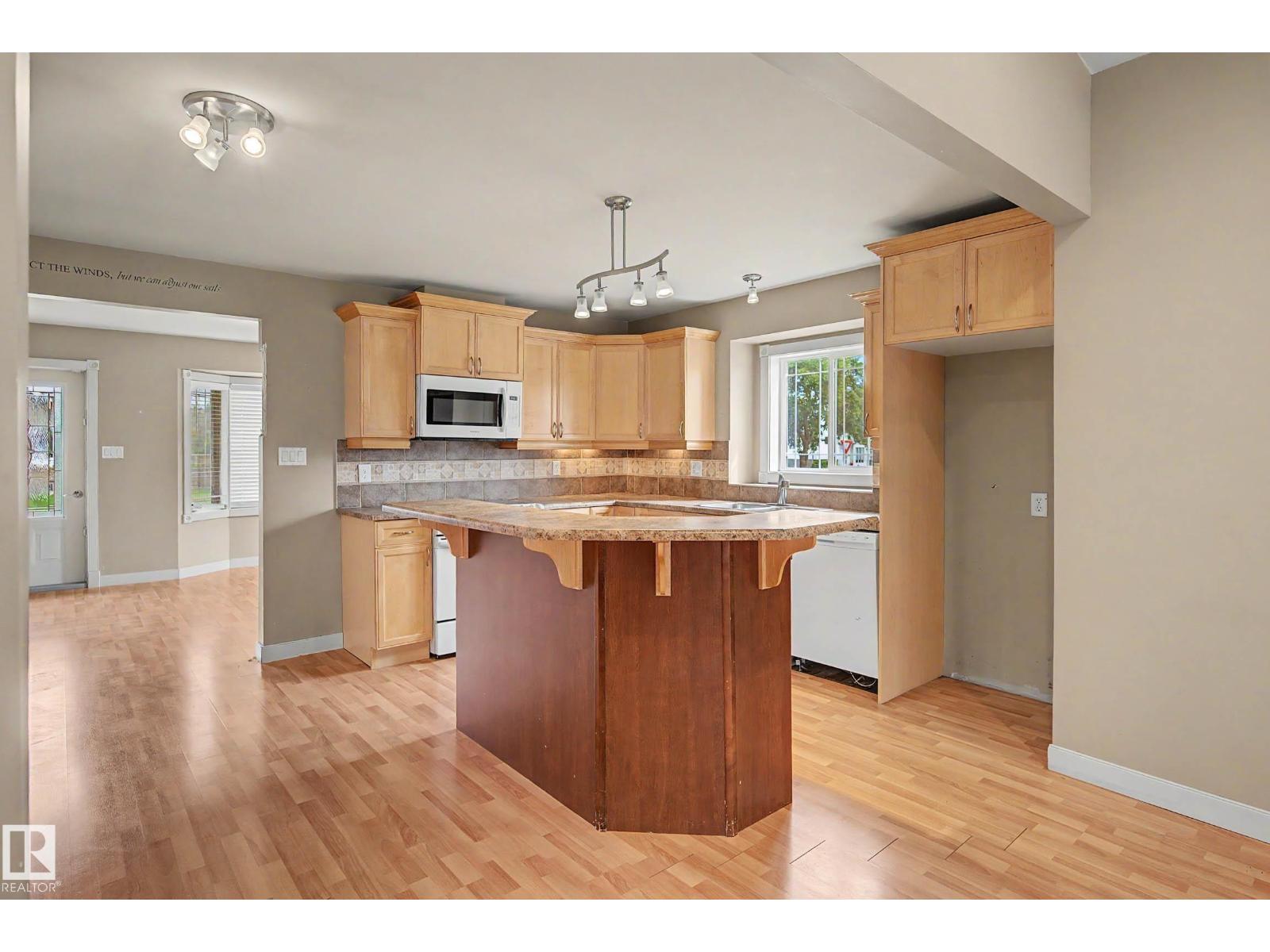 9402 153 ST NW NW - 12
