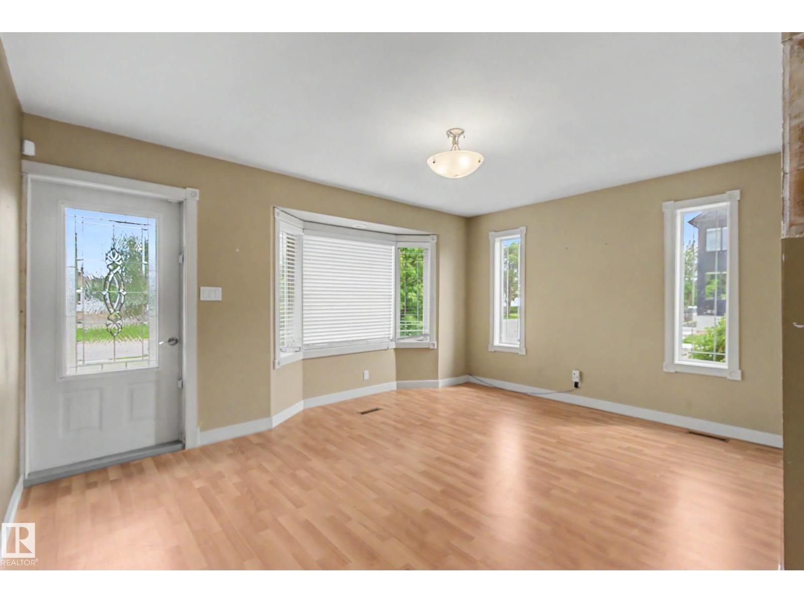 9402 153 ST NW NW - 9