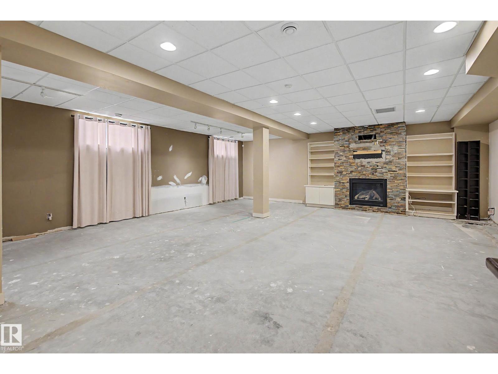 9402 153 ST NW NW - 35